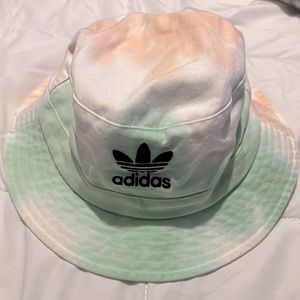 Adidas bucket hat